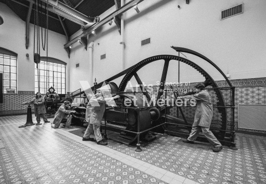 LI_machine_vapeur_2024_0002