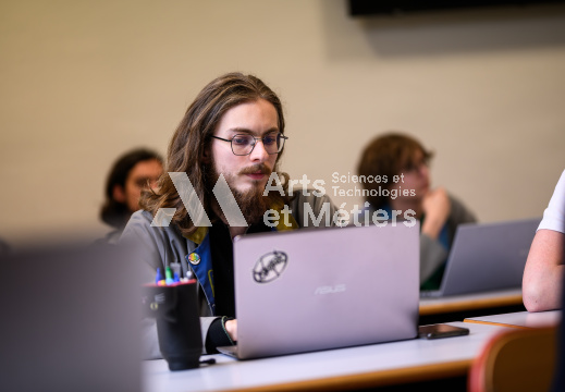 LI_salle_bezier_2024_0004